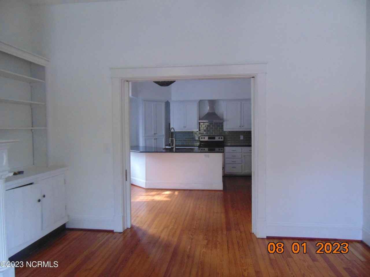 215 Dock St - Photo 3 of 11
