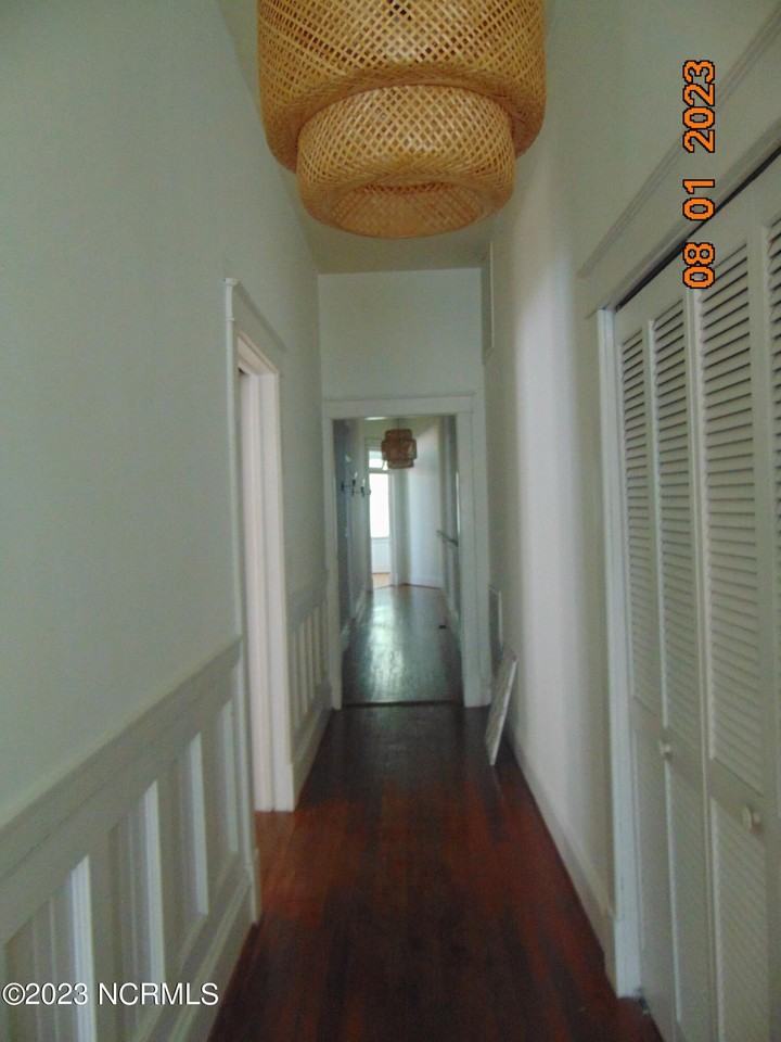 215 Dock St - Photo 5 of 11