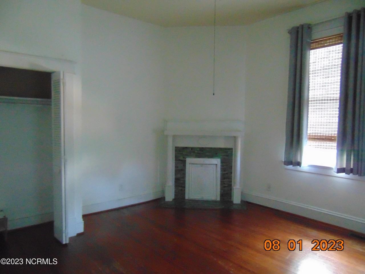 215 Dock St - Photo 6 of 11