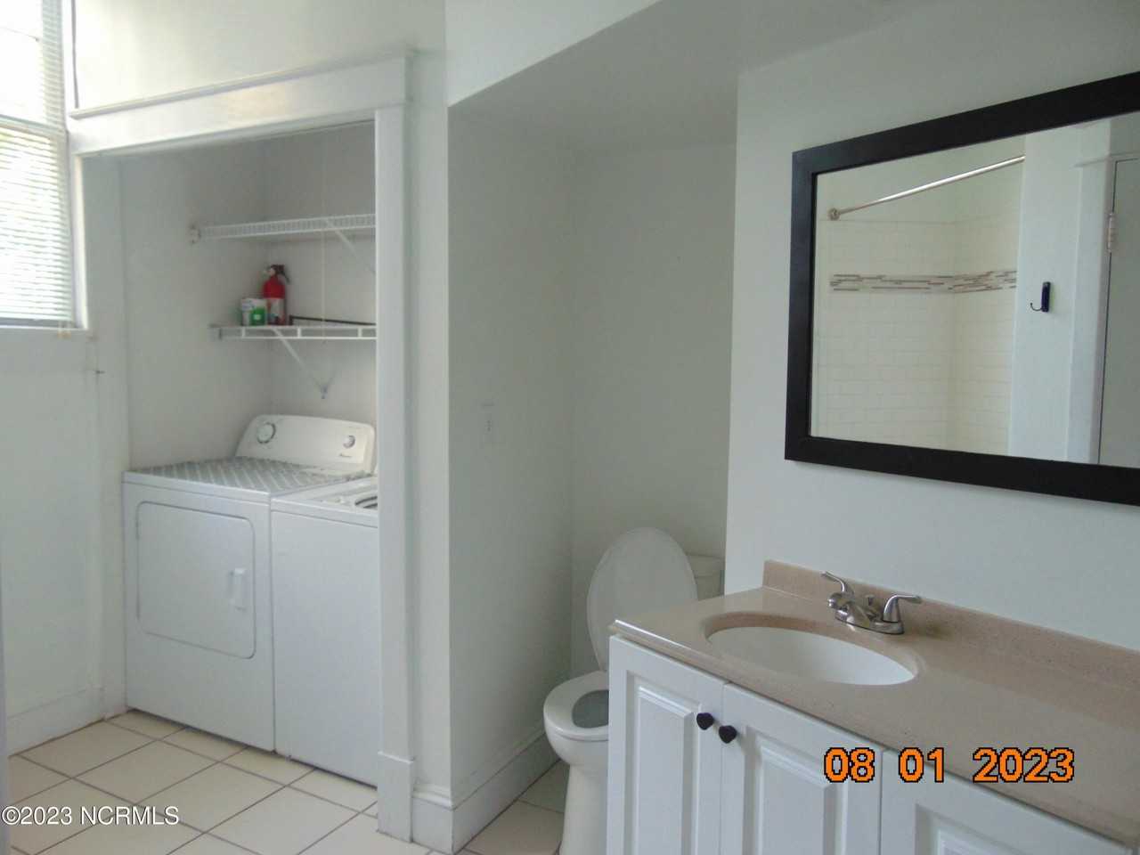 215 Dock St - Photo 7 of 11