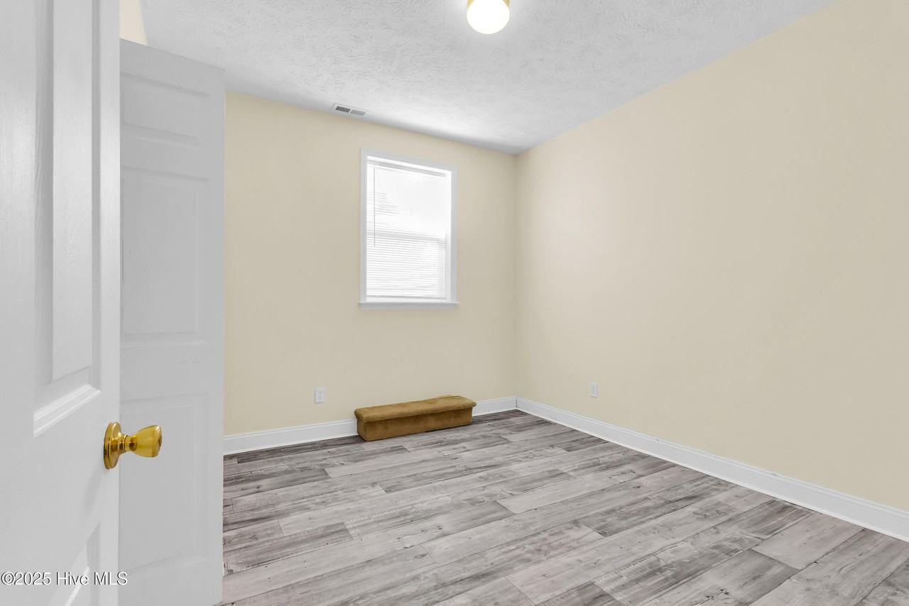 504 Sea Knight Ln - Photo 5 of 29