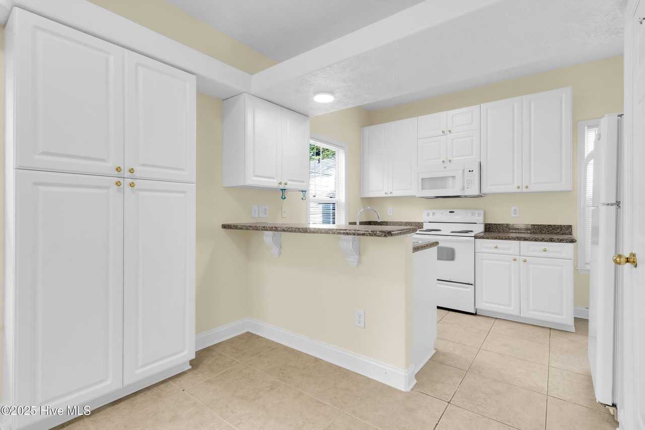 504 Sea Knight Ln - Photo 7 of 29