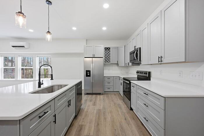 4402 Hill Street - Photo 4 of 10