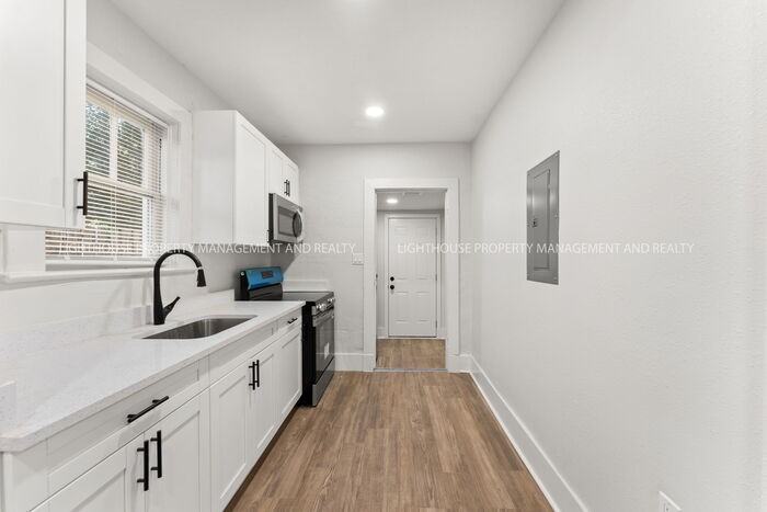 2748 Ernest St - Photo 6 of 16