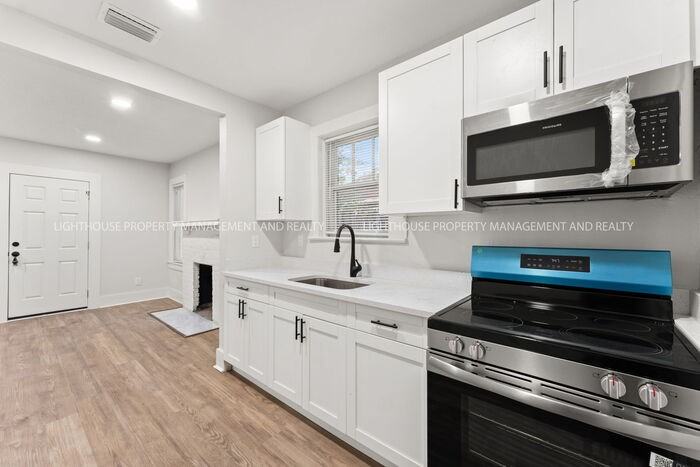 2748 Ernest St - Photo 7 of 16