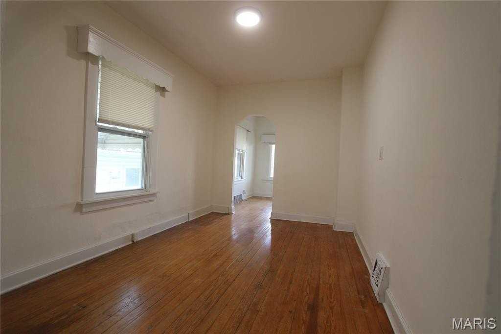 7028 Glades Ave - Photo 4 of 17