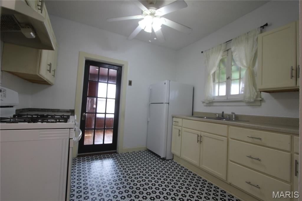 7028 Glades Ave - Photo 6 of 17