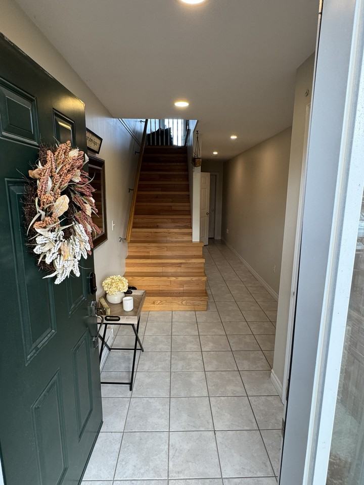 3 Arthur Lismer Court - Photo 2 of 34