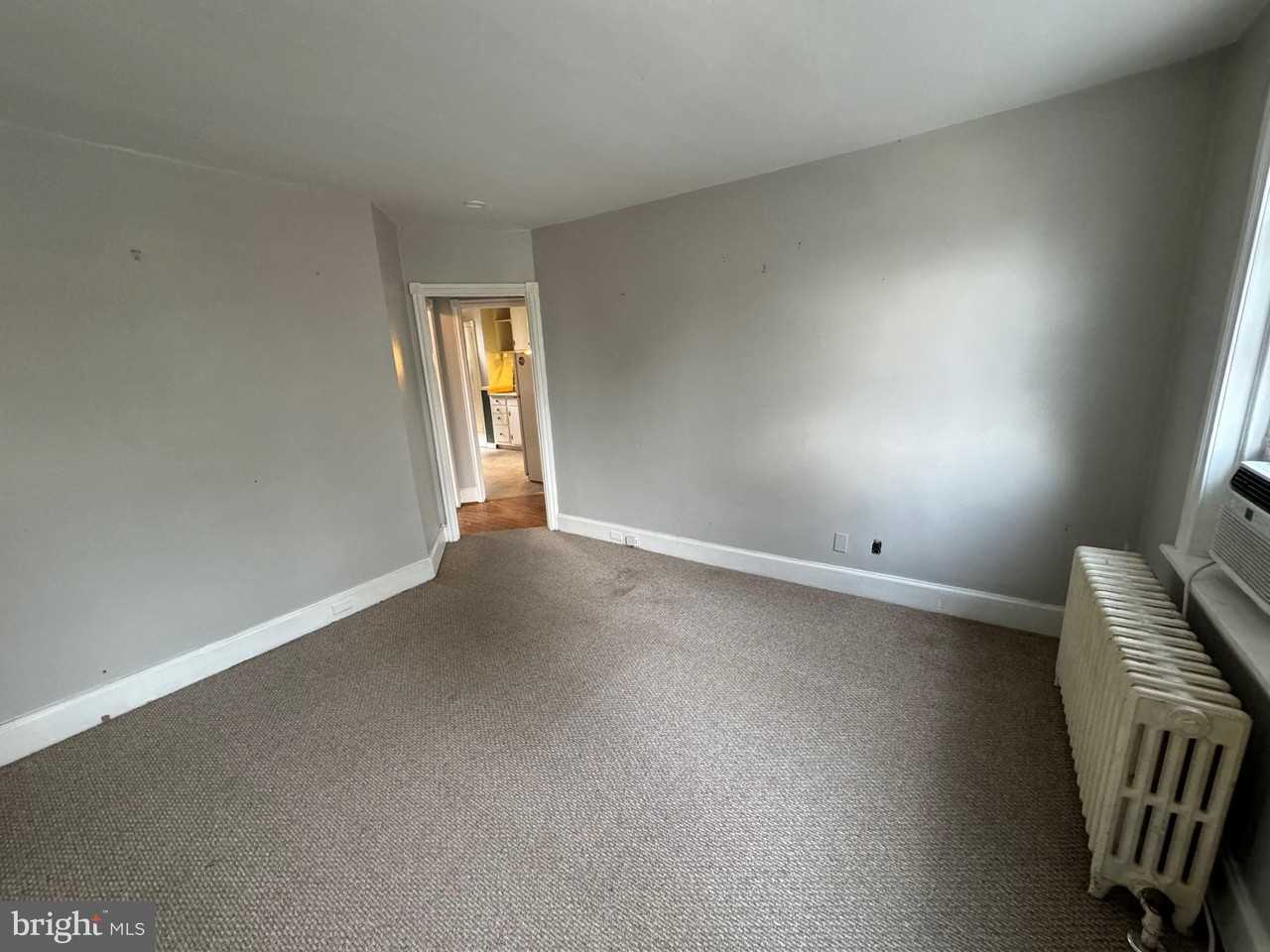 2432 W 19th St - Photo 4 of 10