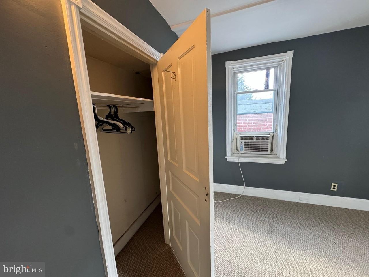 2432 W 19th St - Photo 5 of 10