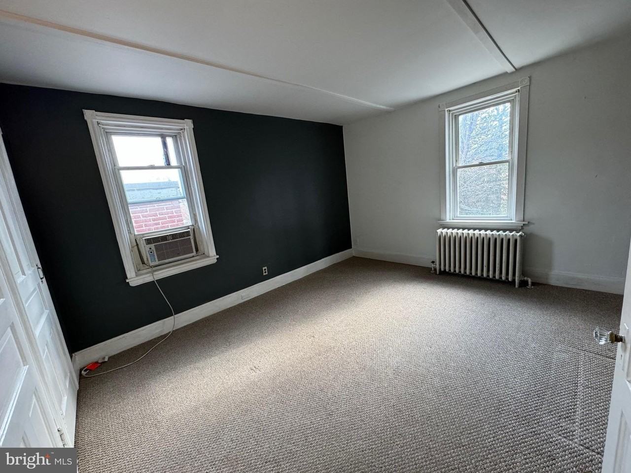 2432 W 19th St - Photo 6 of 10