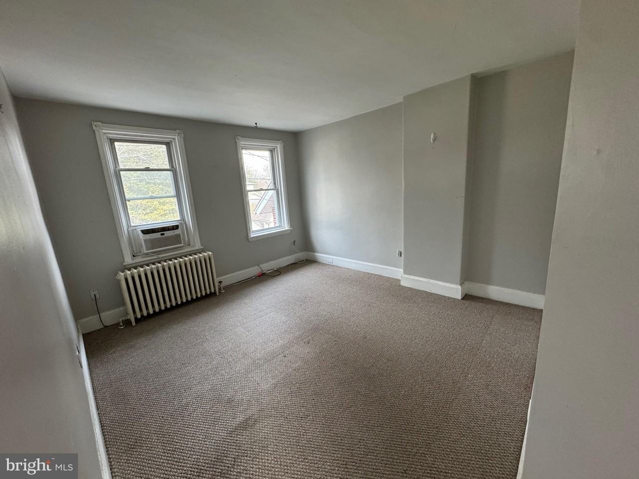 2432 W 19th St - Photo 7 of 10