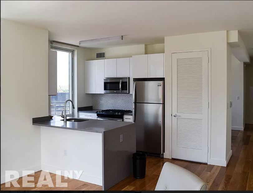 Bond Street #328 - Photo 5 of 11