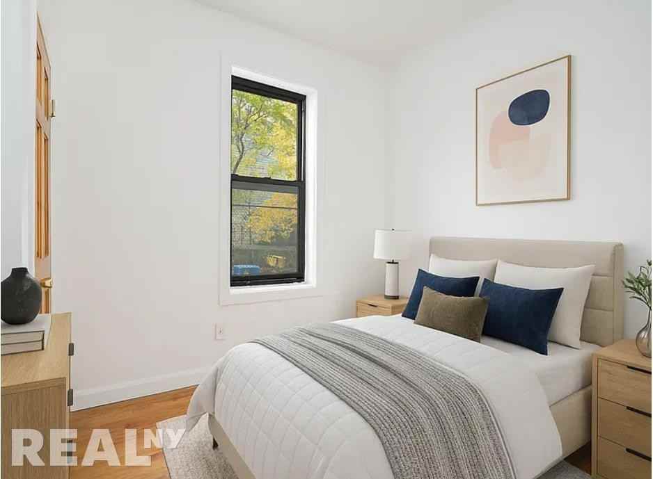 17th St #5 - Photo 2 of 19