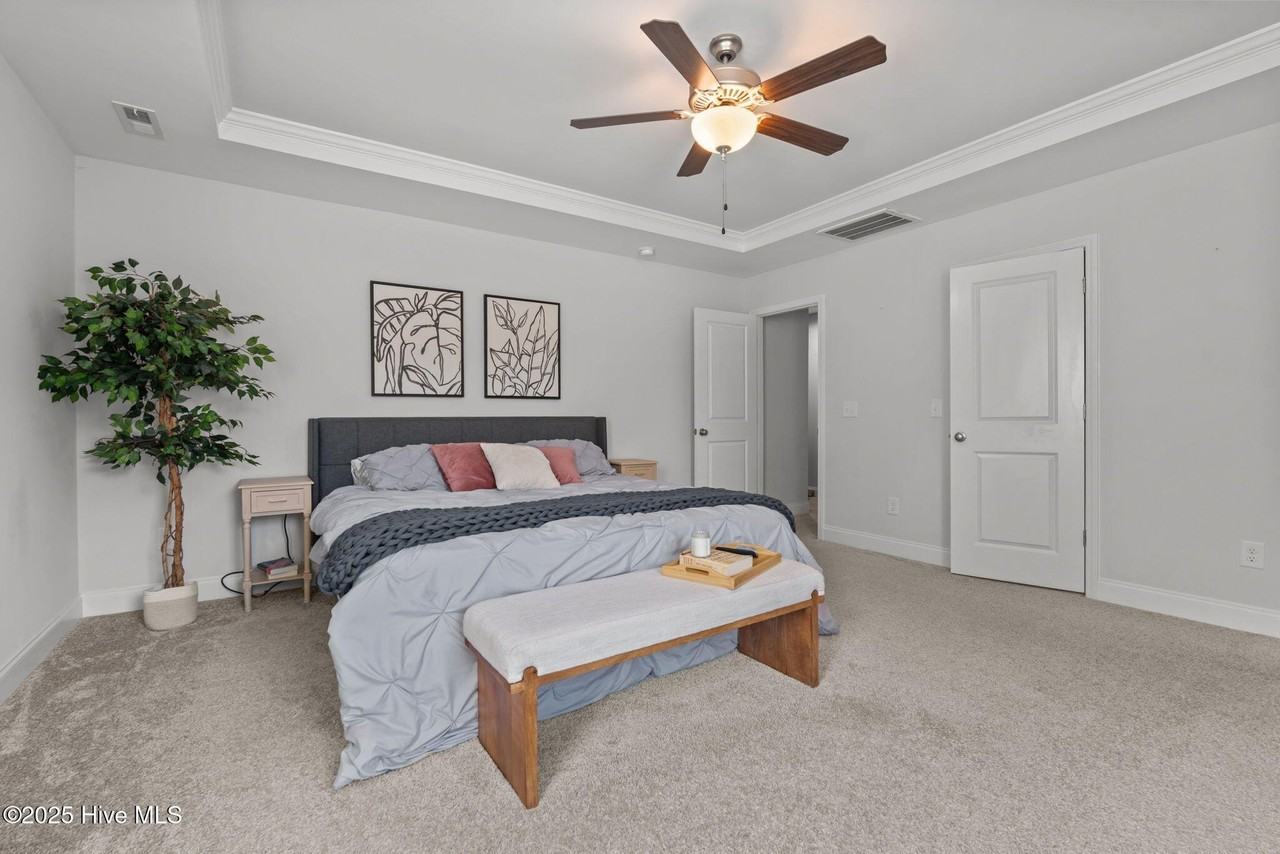 620 Overland Ct - Photo 3 of 33