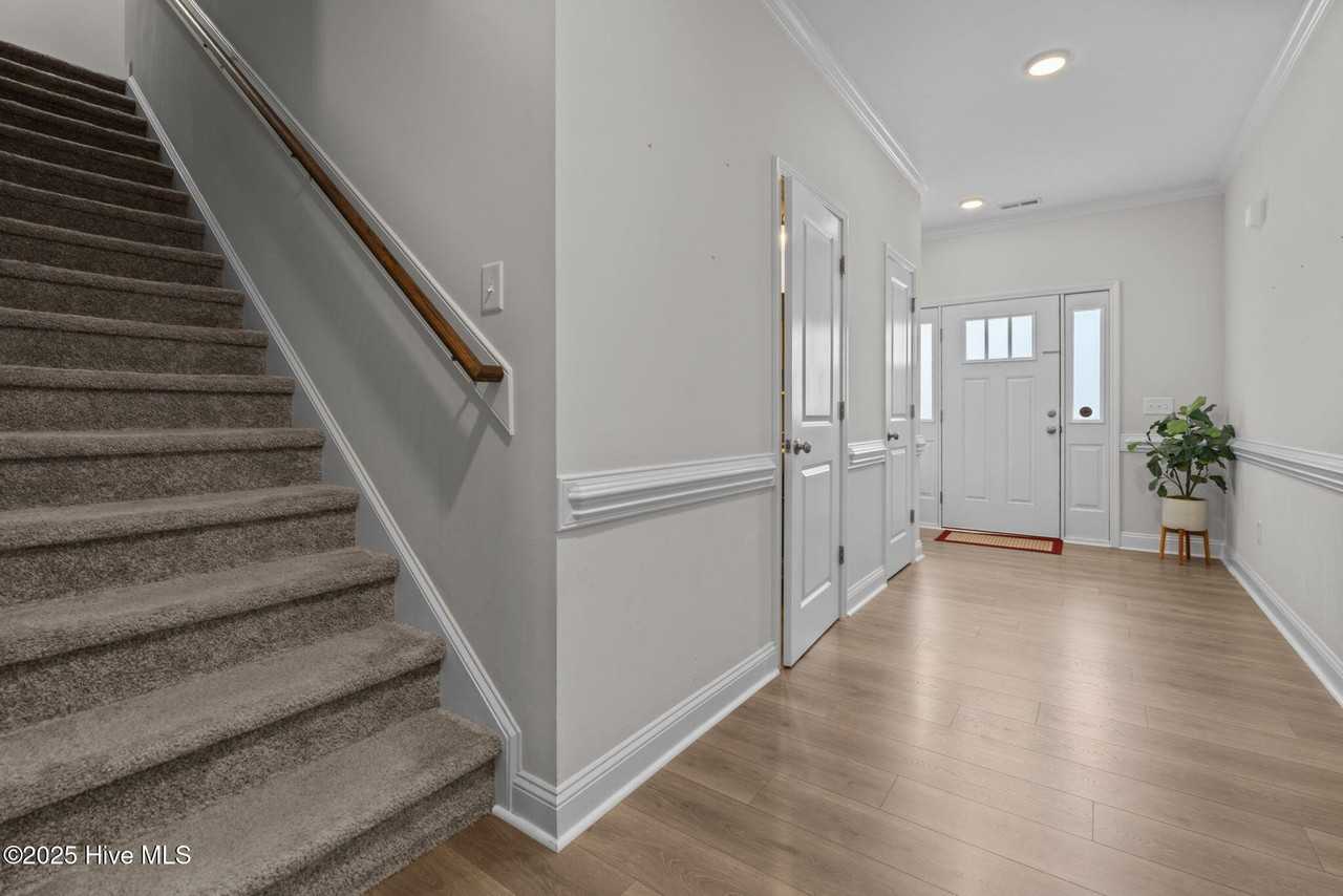 620 Overland Ct - Photo 6 of 33