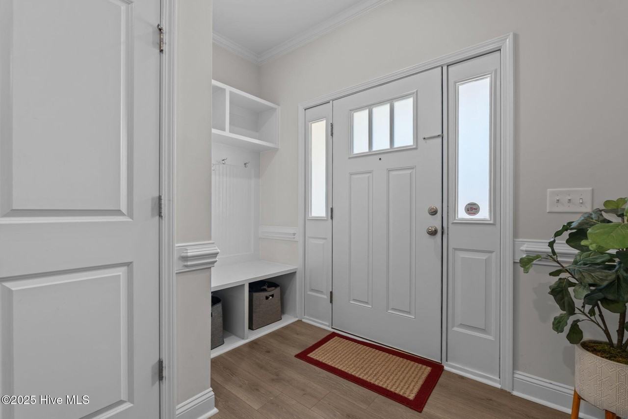 620 Overland Ct - Photo 7 of 33