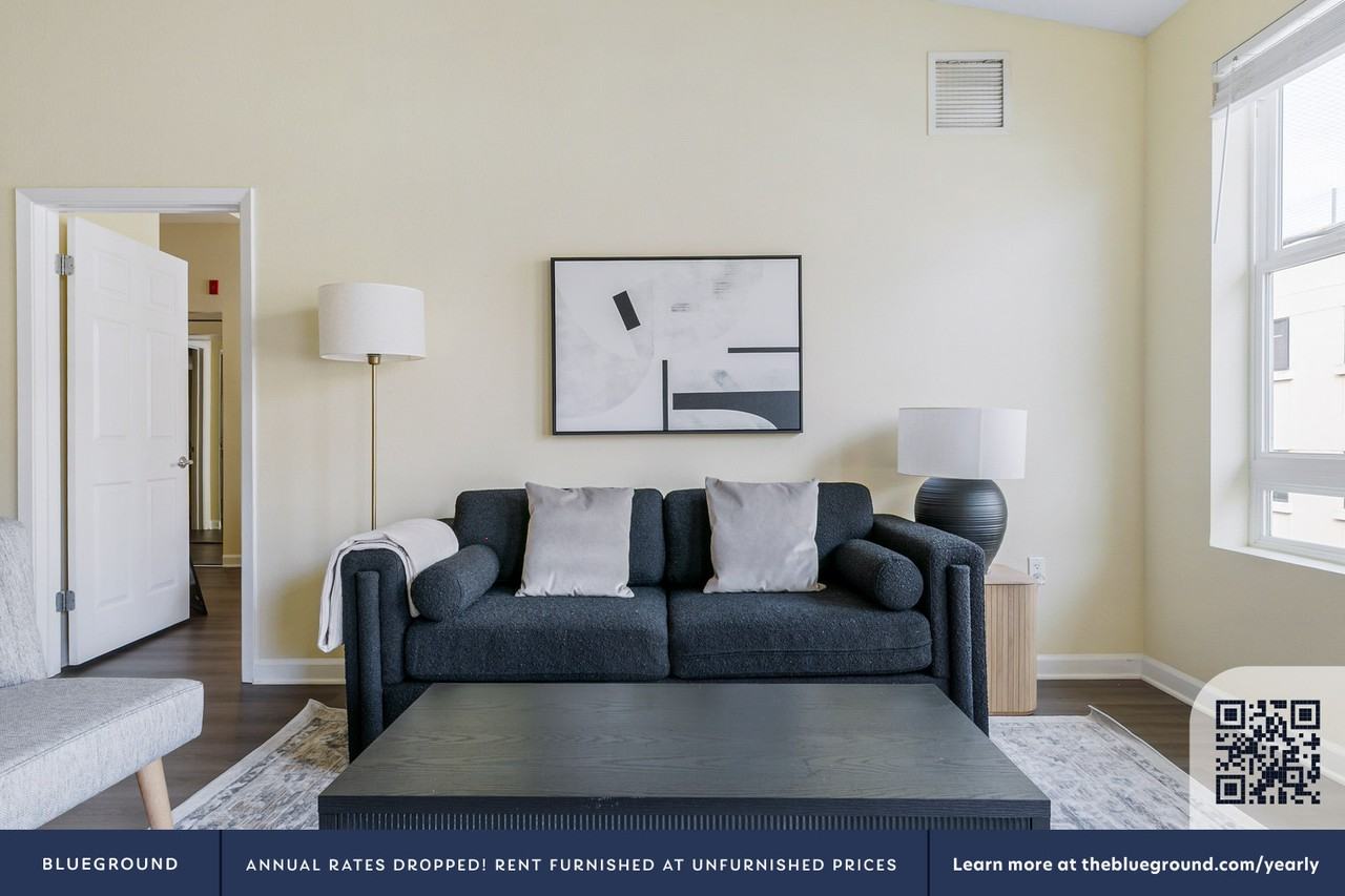 853 Commodore Drive - Photo 4 of 24