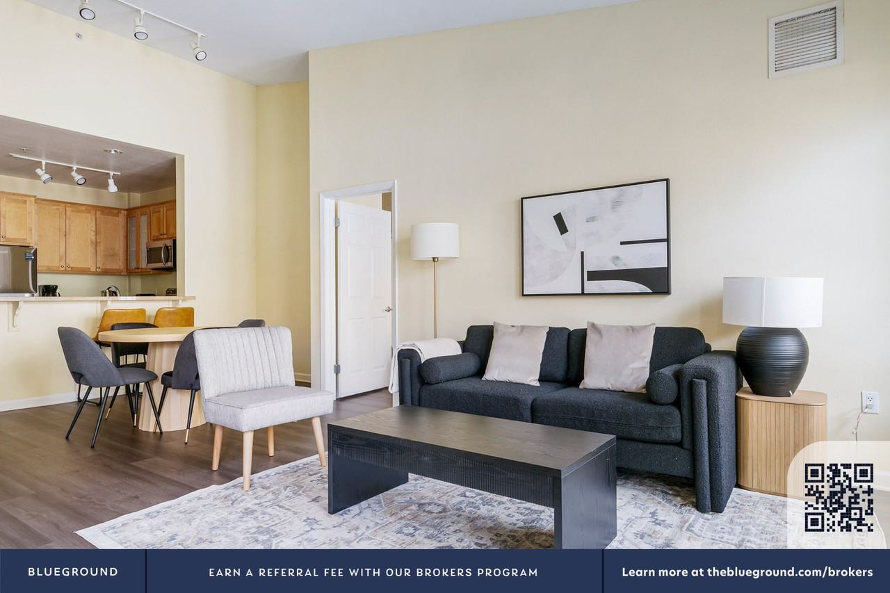 853 Commodore Drive - Photo 5 of 24