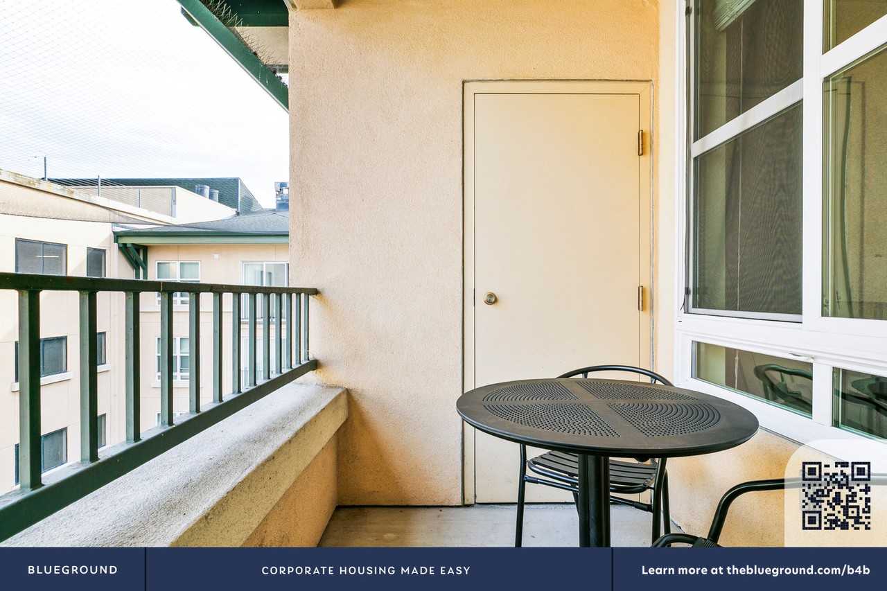 853 Commodore Drive - Photo 6 of 24