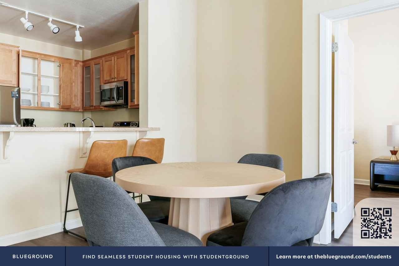 853 Commodore Drive - Photo 7 of 24