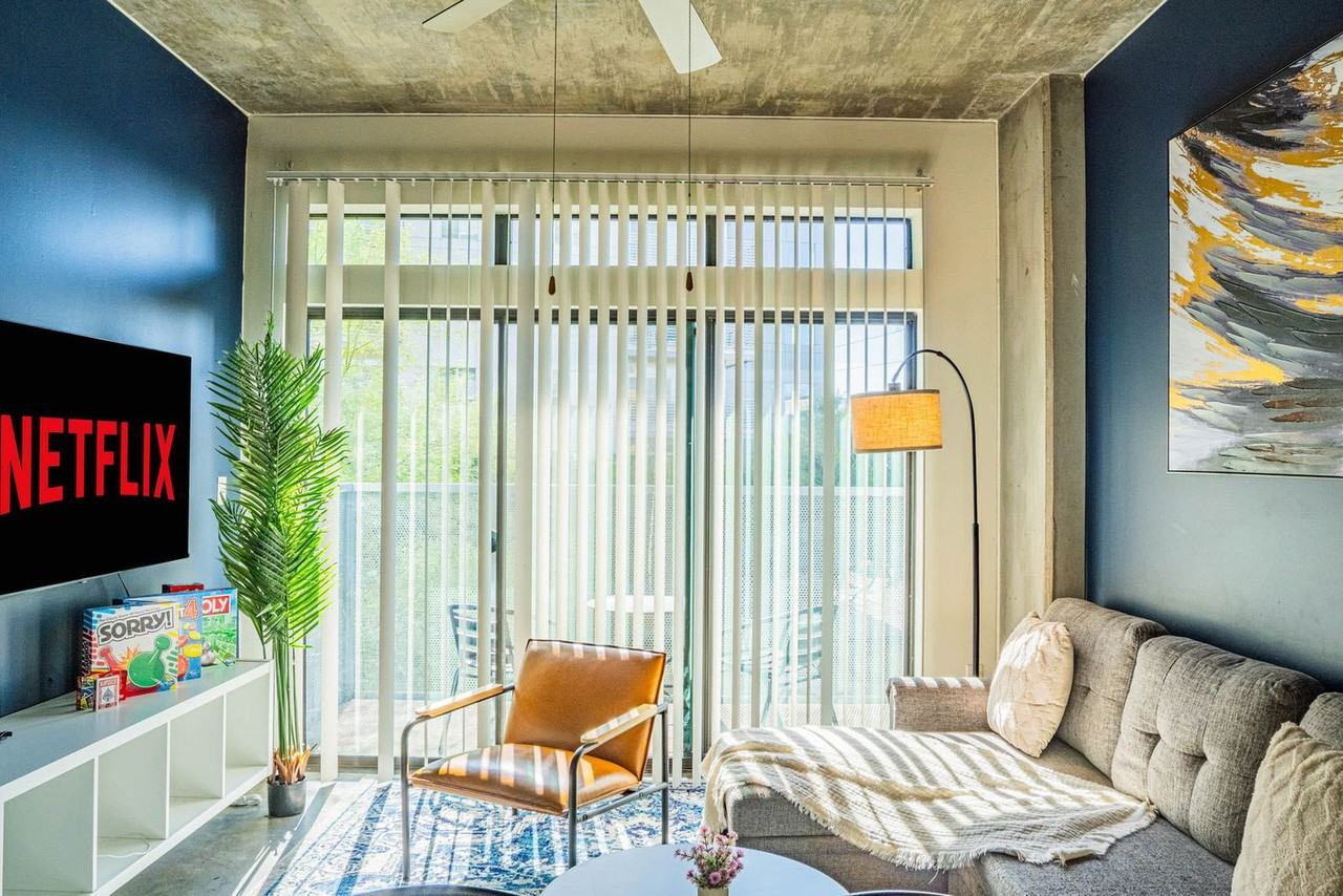 333 East Roosevelt Street - Photo 3 of 86