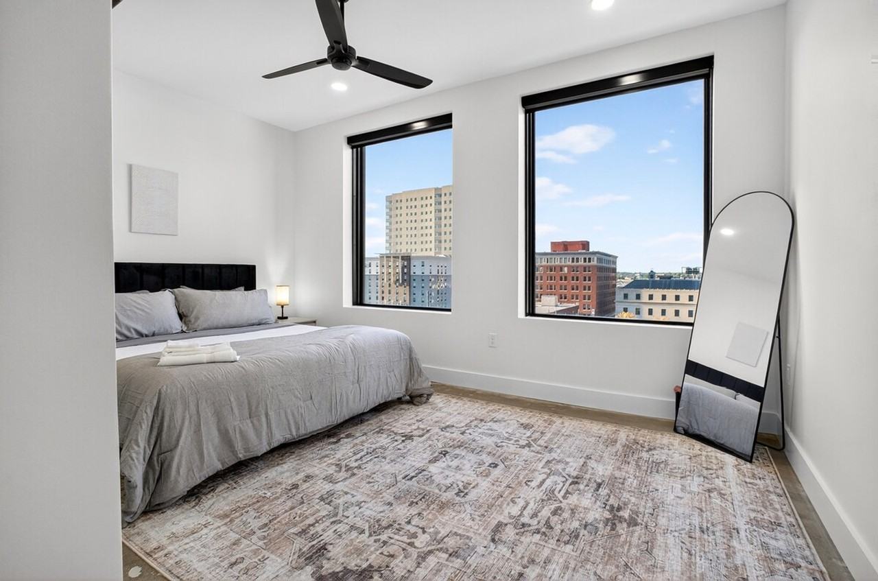 115 W 5th St #1322459P - Photo 2 of 14