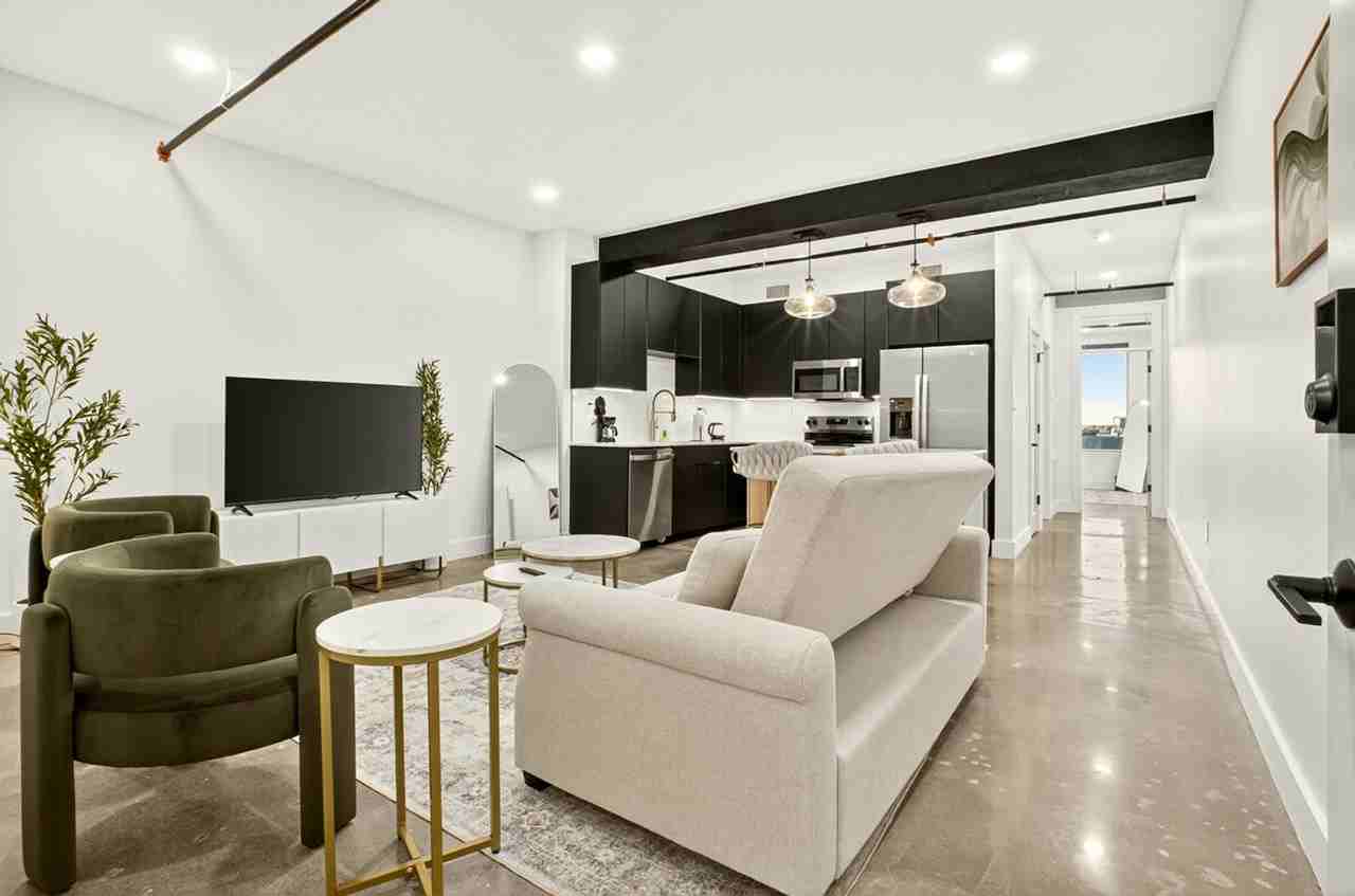 115 W 5th St #1322459P - Photo 5 of 14