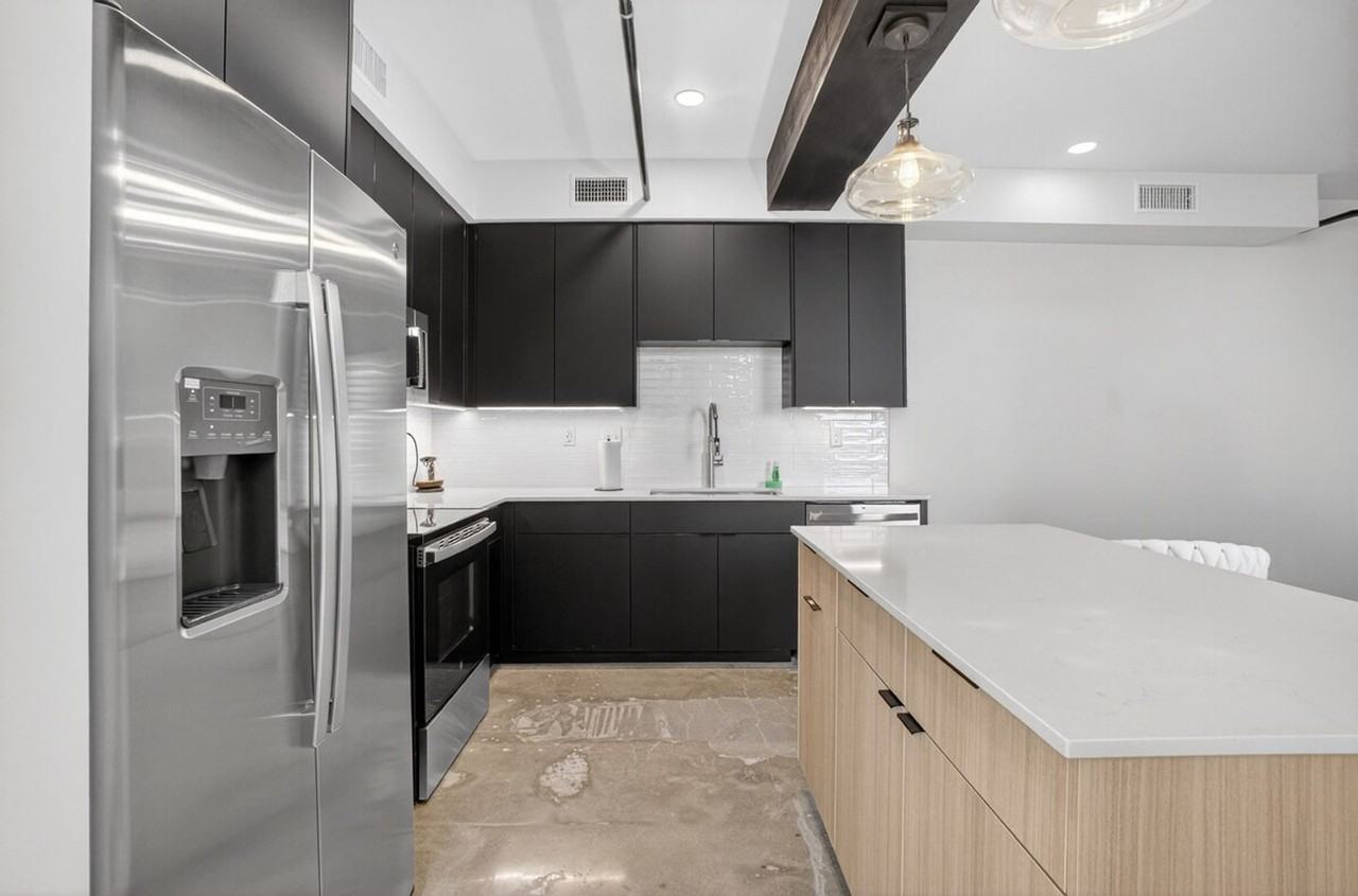 116 W 3rd St #1322460P - Photo 4 of 21