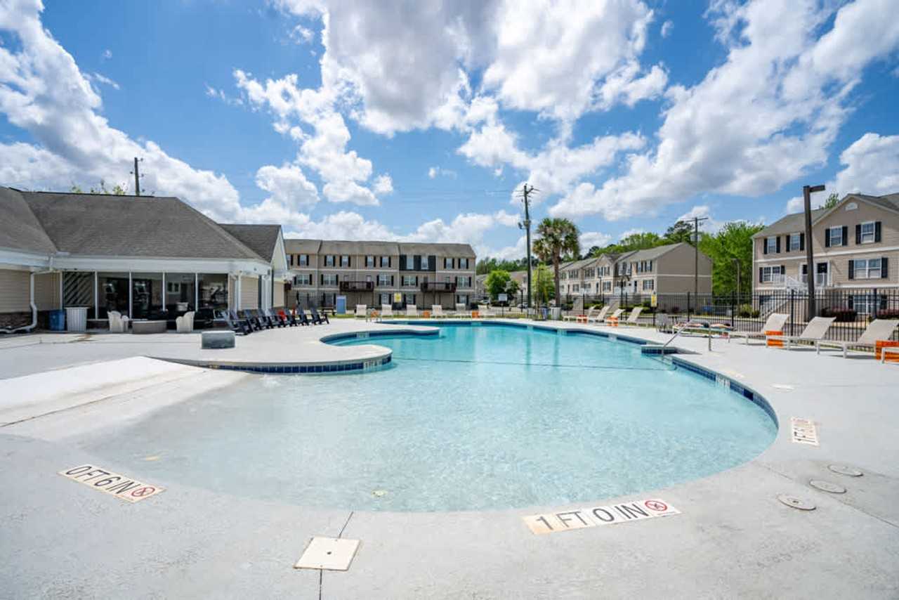 1051 Southern Drive - Photo 5 of 99