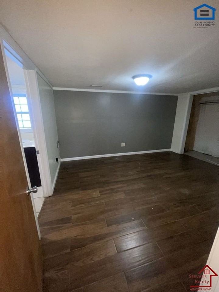 4212 Ivy Avenue #Bsmt - Photo 5 of 15