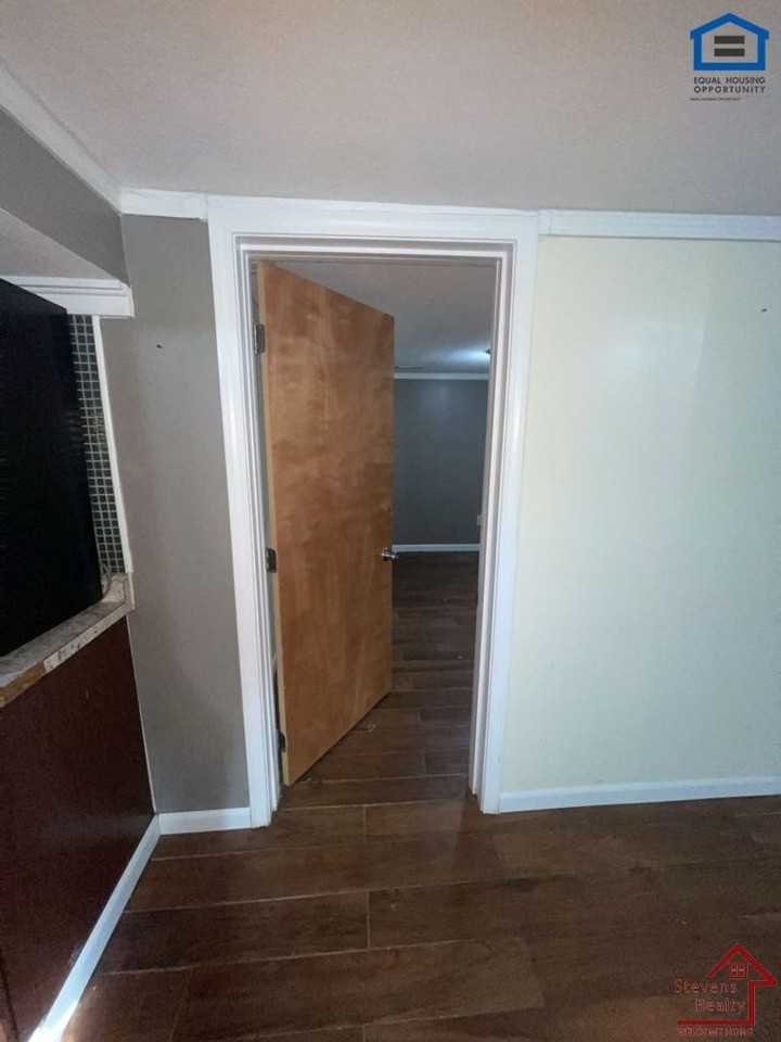 4212 Ivy Avenue #Bsmt - Photo 7 of 15