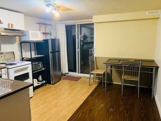 McCowan Rd & Lawrence Ave E - Photo 3 of 7