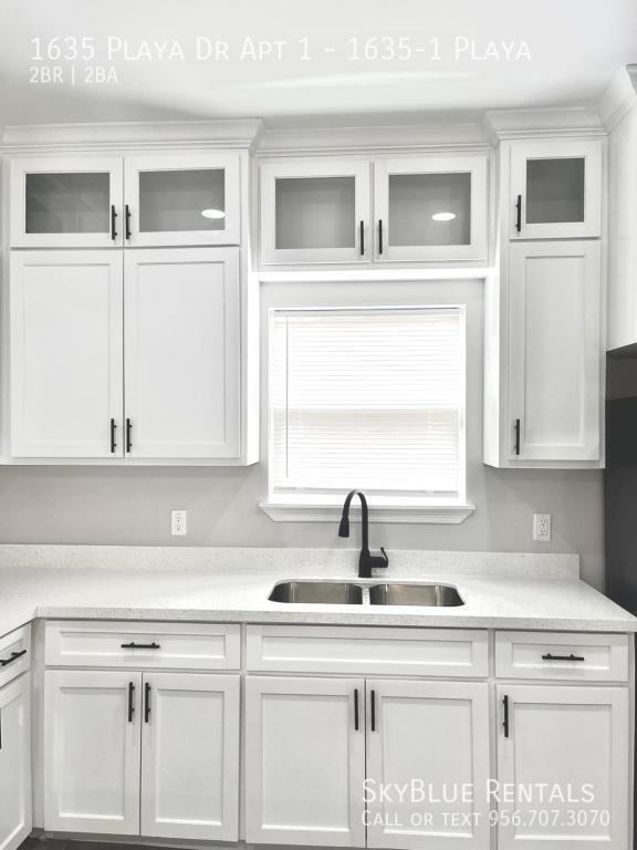 1635 Playa Drive - Photo 4 of 20