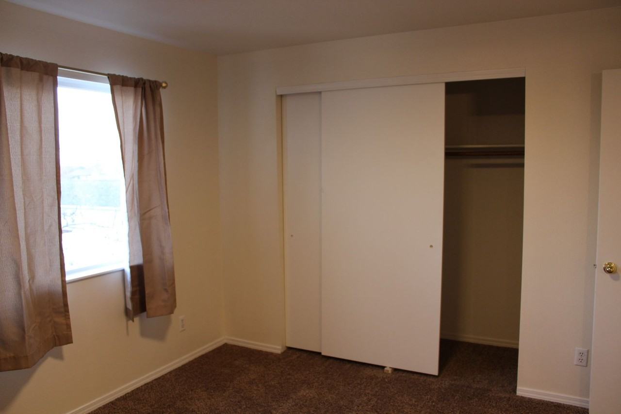 2529 Ferndale Lane #204 - Photo 6 of 9