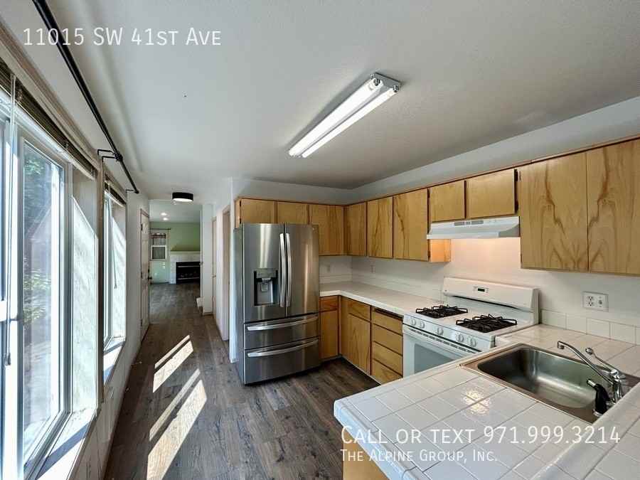 11015 Southwest 41st Avenue - Photo 7 of 25