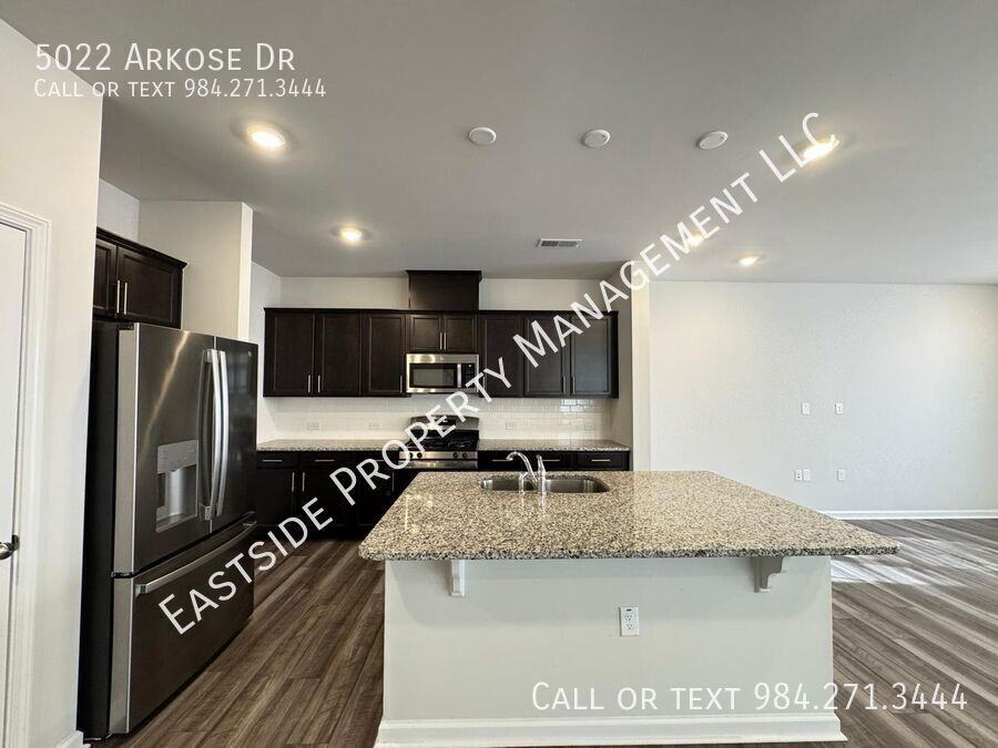 5022 Arkose Drive - Photo 3 of 18