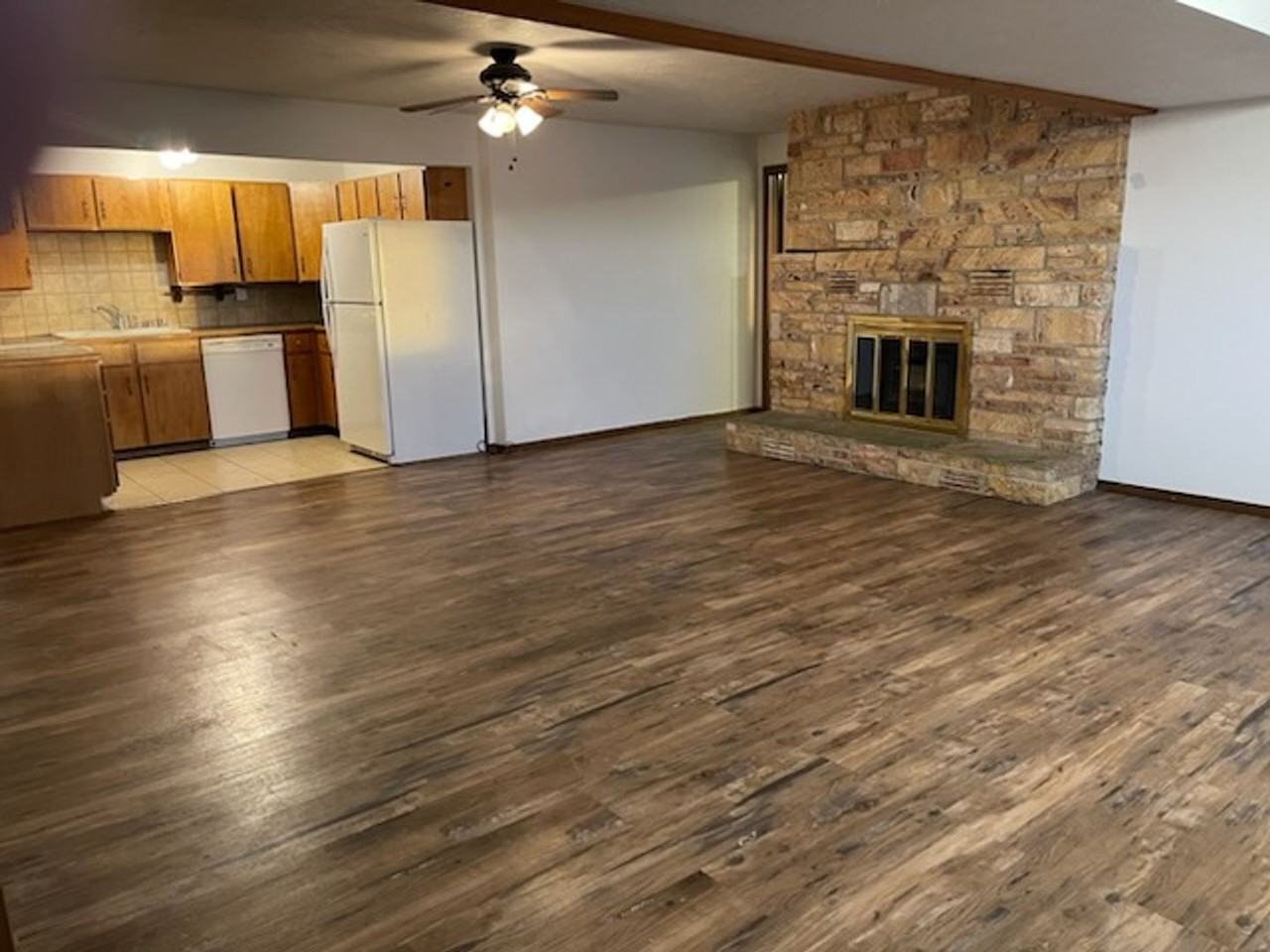 310 N Crestview Dr #B - Photo 4 of 23