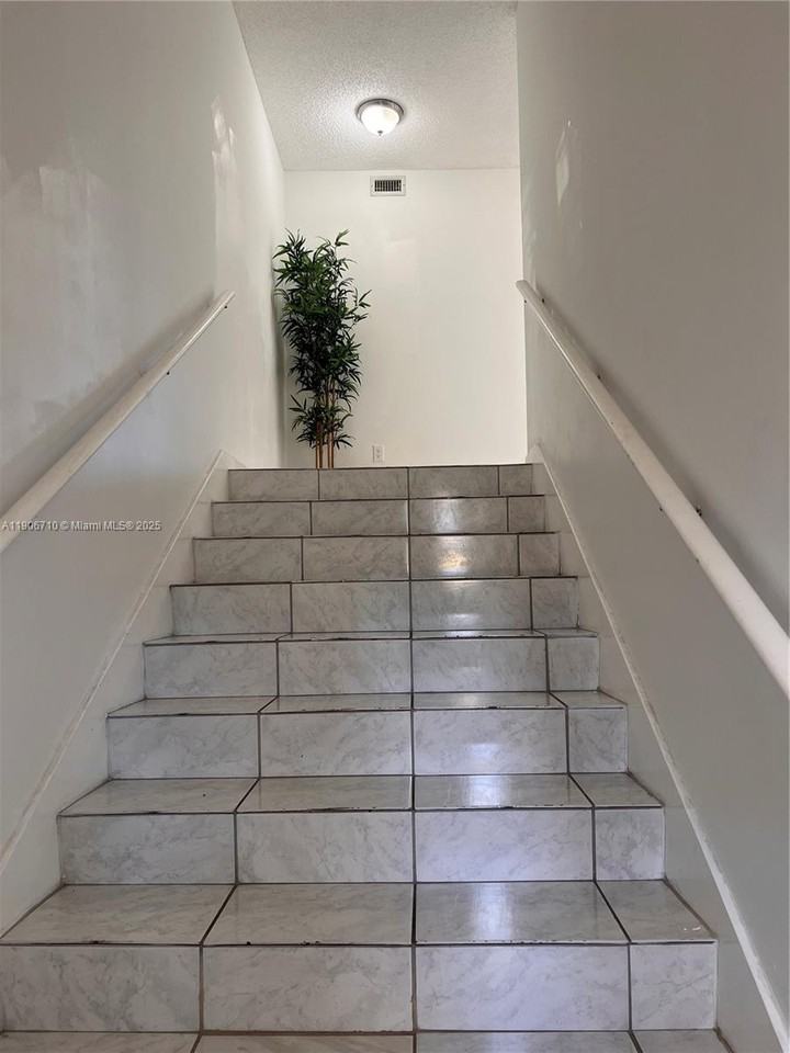 2534 Se 19th Pl #2534204C - Photo 5 of 8