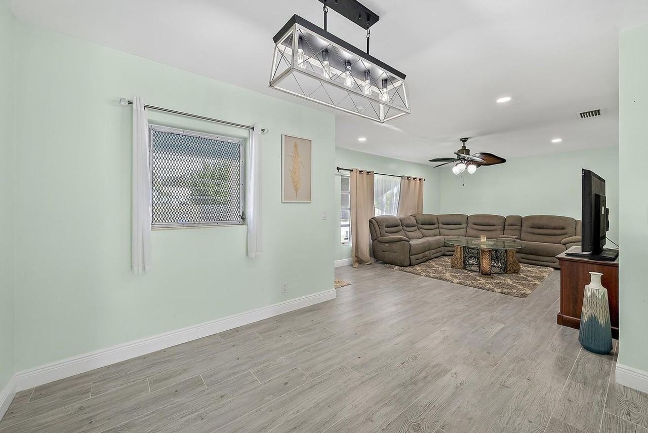 135 E 28th St - Photo 2 of 18