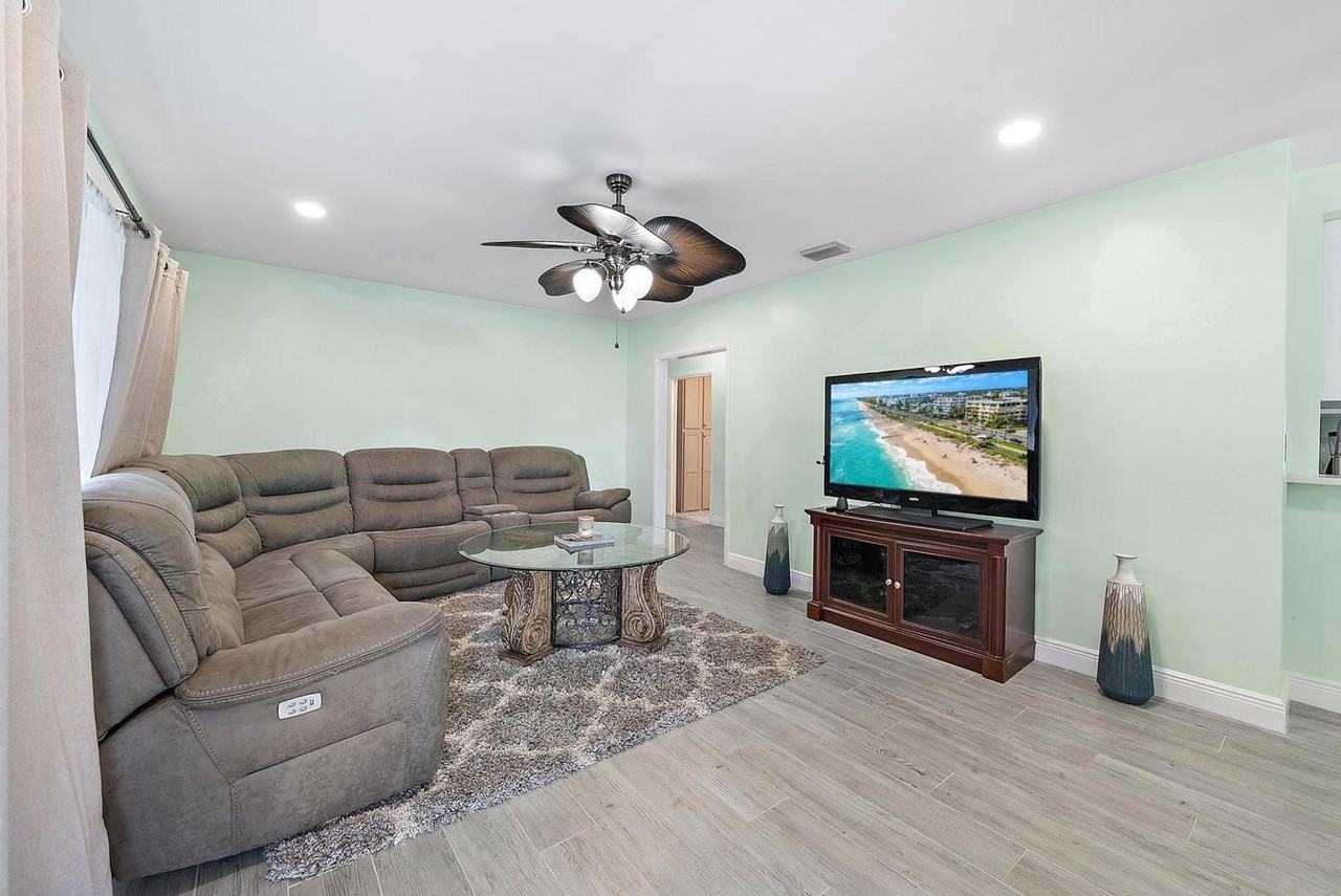 135 E 28th St - Photo 7 of 18