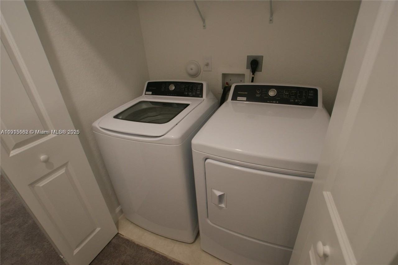 2613 Southeast 13th Court #2613 - Photo 2 of 10