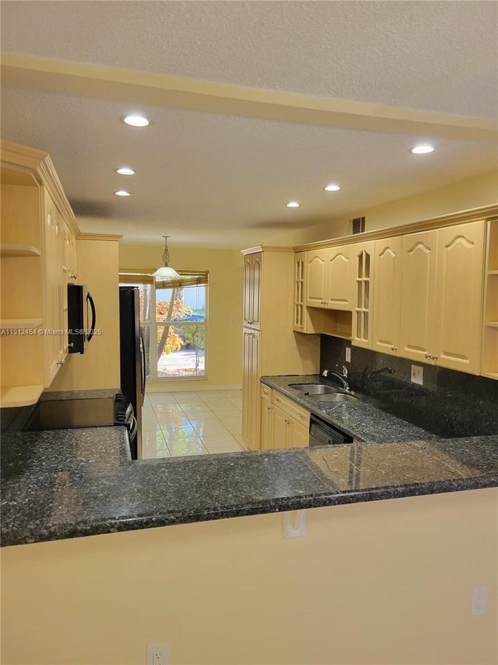 2750 North 34th Avenue