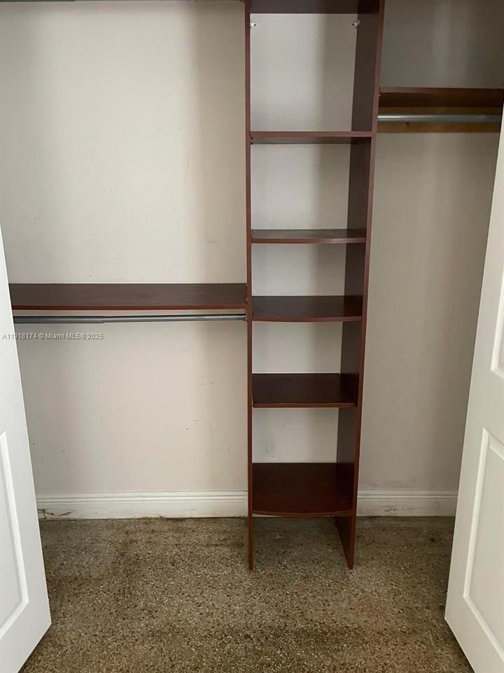 846 Sw 10th St #846-1 - Photo 3 of 16