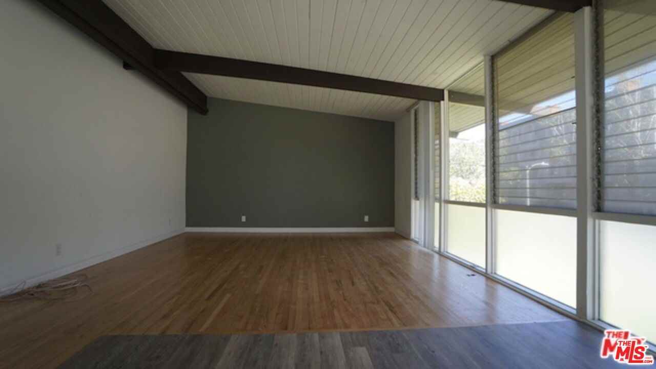 11133 Rose Ave #11133-4 - Photo 3 of 19