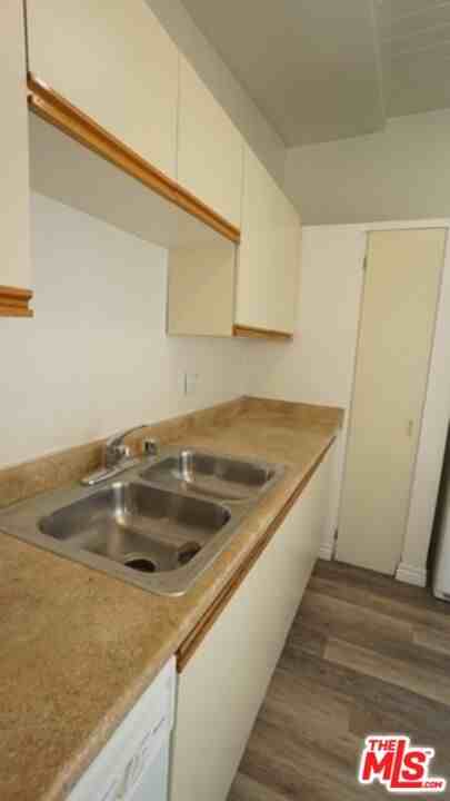 11133 Rose Ave #11133-4 - Photo 7 of 19