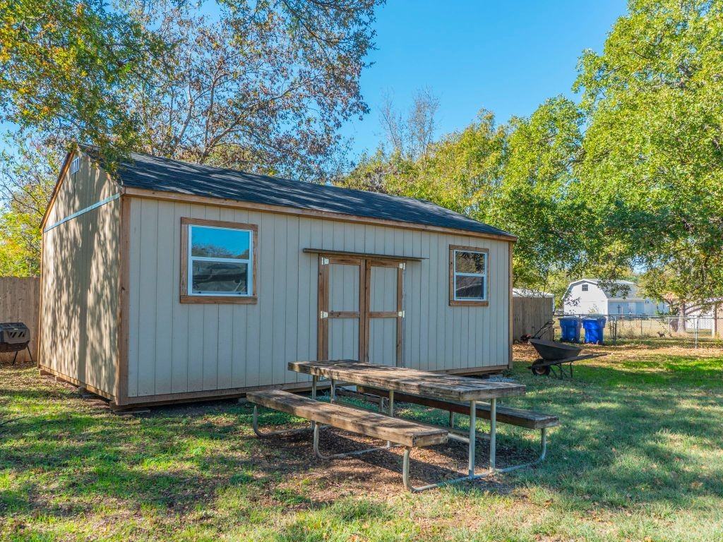 301 N Buffalo Ave #301 - Photo 4 of 26