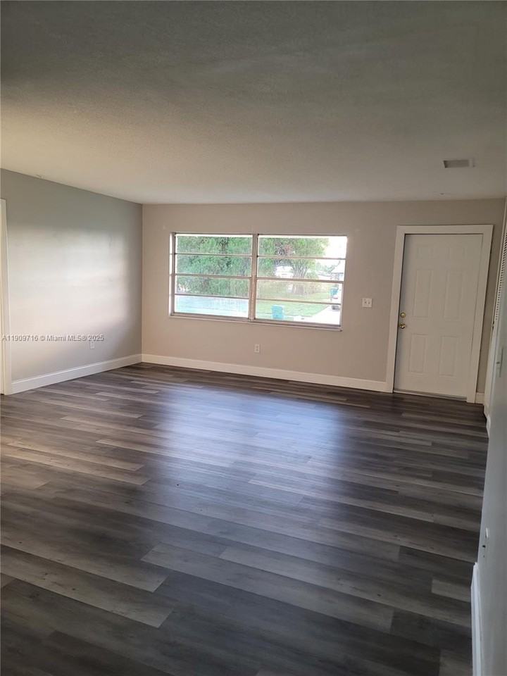 622 Plymouth Street #622 - Photo 3 of 12