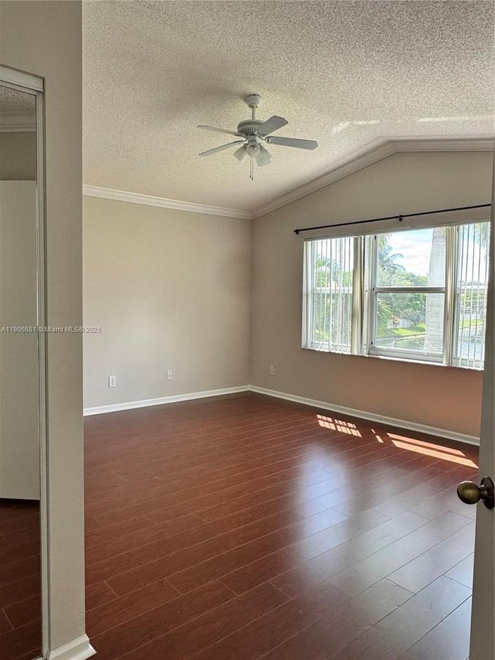 11216 46th Drive #11216 - Photo 4 of 27