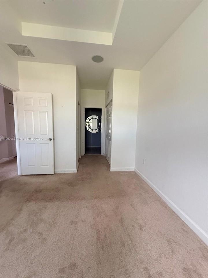 12715 Southwest 230th Terrace #12715-1 - Photo 4 of 24